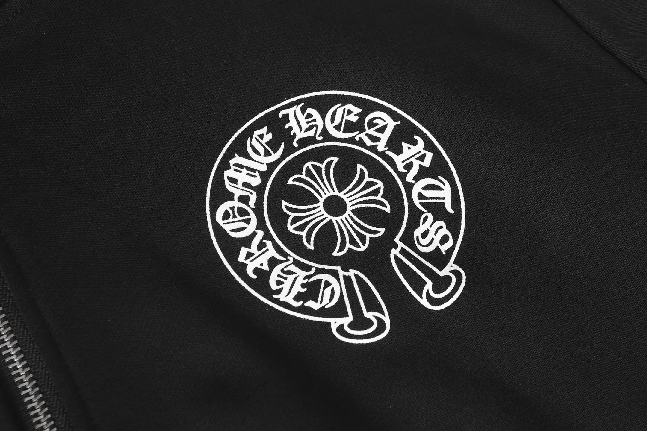 P250 Cross-border model, please do not place an order if you are pursuing quality - Chrome Hearts/Chrome Hearts colorful horseshoe Sanskrit printed zipper sweatshirt cardigan jacket - High weight, high density and high quality. The wool is soft, delicate and skin-friendly. It feels soft and silky. It has excellent warmth and skin-friendly properties. - Custom-woven and dyed, no color difference. No matter the fabric or workmanship details, it beats the ordinary version on the market. - Hardware and zipper accessories are all customized. Full of details. -Colour: black white -Size: S M L XL
